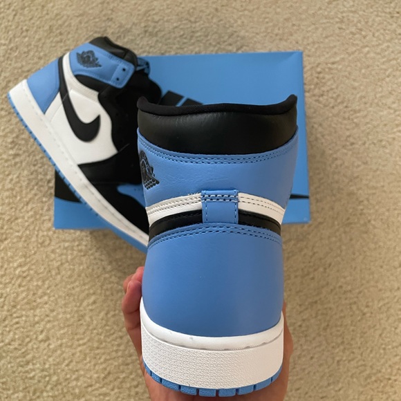 Brand New Air Jordan 1 High UNC Toe Size 9.5M/11W - Picture 7 of 8
